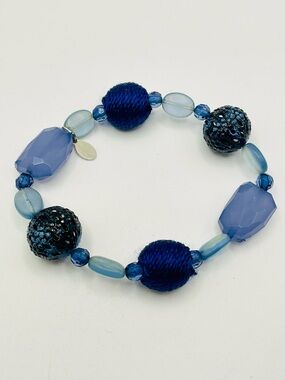 Chico's Blue Filigree Open Work and Thread Wrapped Bead Stretch Bracelet. Sz 7